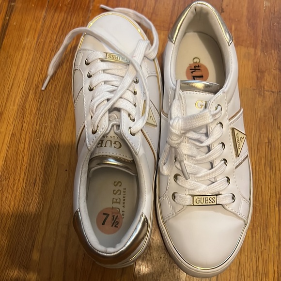 Guess - Picture 4 of 4